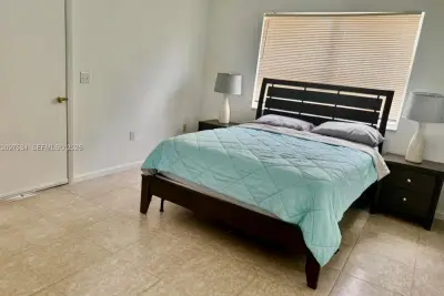 6505 Pines Pkwy #2, Hollywood: photo 1 of 5