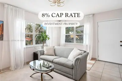 1824 Monroe St #10, Hollywood: photo 1 of 25