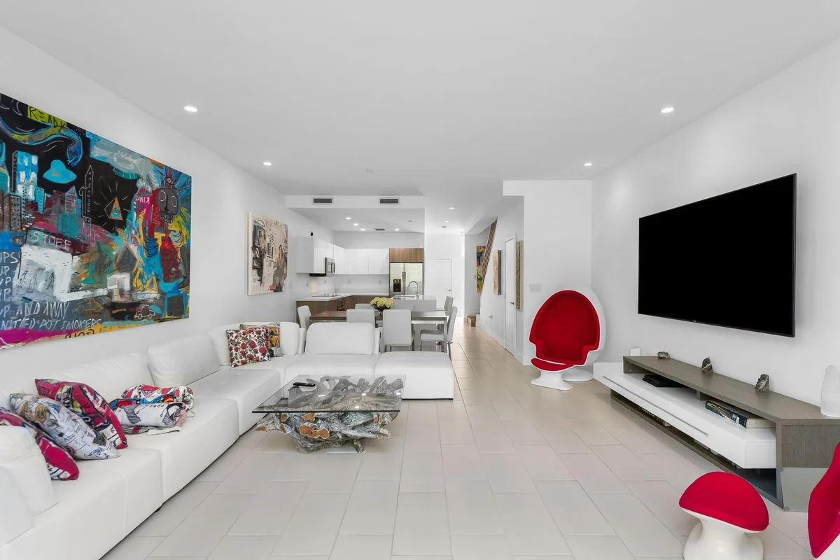 2477 NE 135th St, North Miami: photo 1 of 36