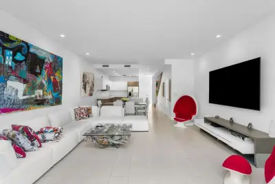 2477 NE 135th St, North Miami: photo 1 of 36