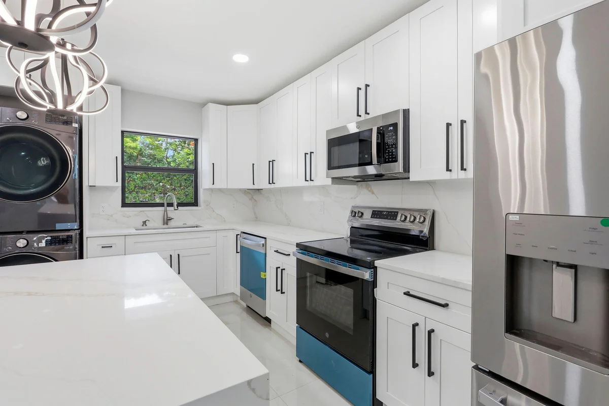 2975 NE 2nd Ave, Boca Raton: photo 1 of 38