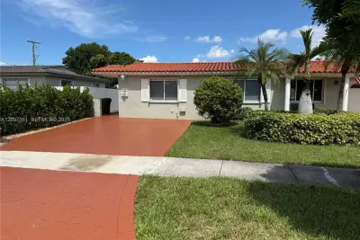 1563 W 81st St, Hialeah: photo 1 of 20