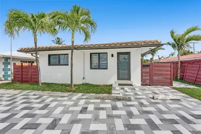 4536 Poinciana St #2, Lauderdale-by-the-Sea: photo 1 of 15
