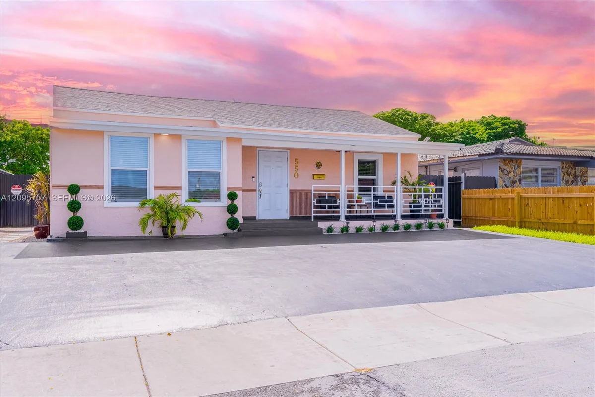 550 NW 43rd Pl, Miami: photo 1 of 63