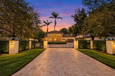 11691 SW 93rd St, Miami: photo 1 of 49
