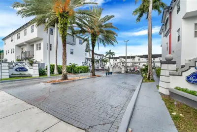 955 NW 82nd Ave #213-C, Miami: photo 1 of 38