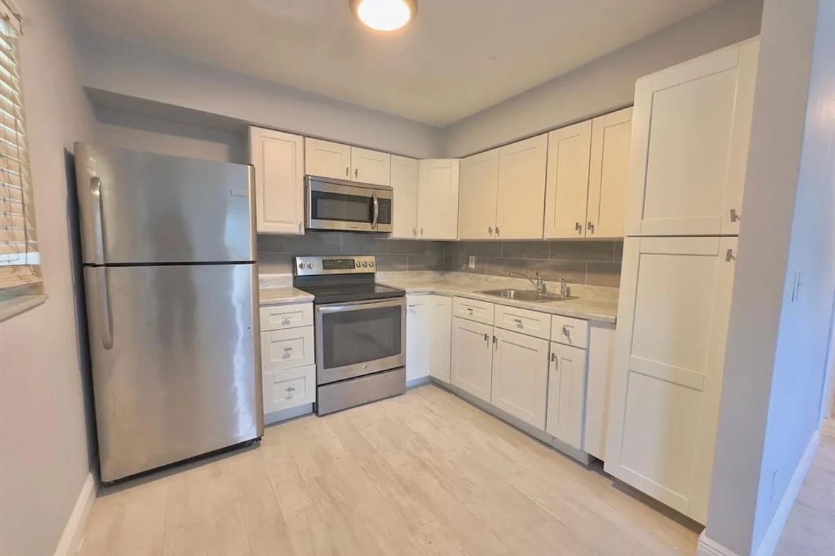 1650 NW 52nd Ave, Lauderhill: photo 1 of 6