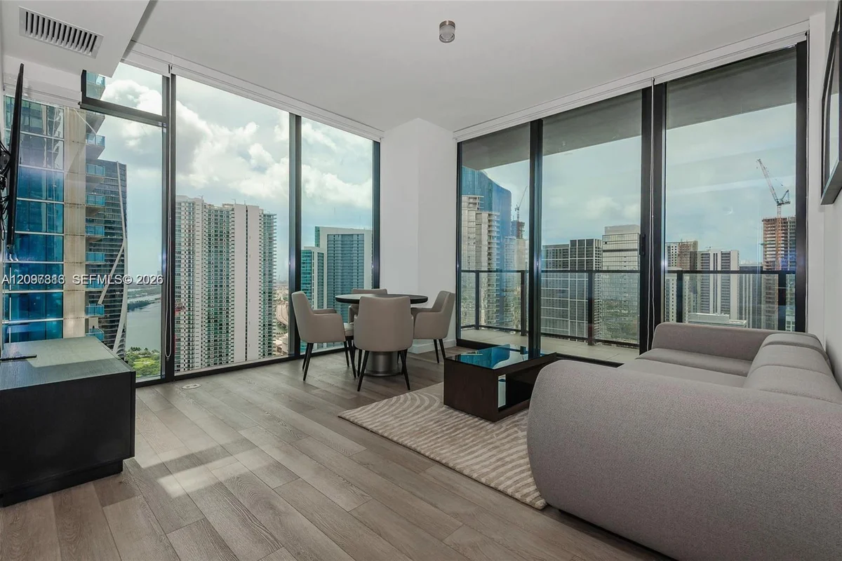 20 NE 11 St #4404, Miami: photo 1 of 38