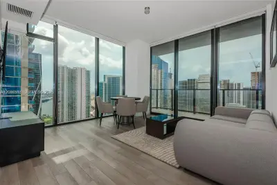 20 NE 11 St #4404, Miami: photo 1 of 38