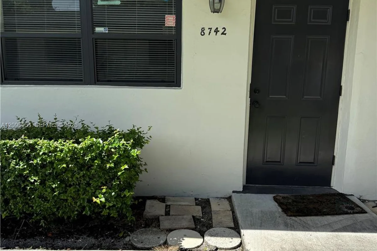 8742 SW 145th St, Palmetto Bay: photo 1 of 9
