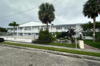 1471 NE 170th St #121A, North Miami Beach: photo 1 of 17