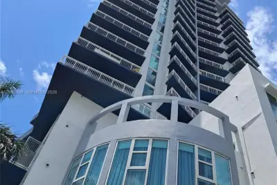 275 NE 18th St #1409, Miami: photo 1 of 16