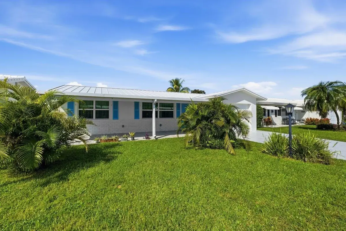 1003 SW 17th St, Boynton Beach: photo 1 of 35