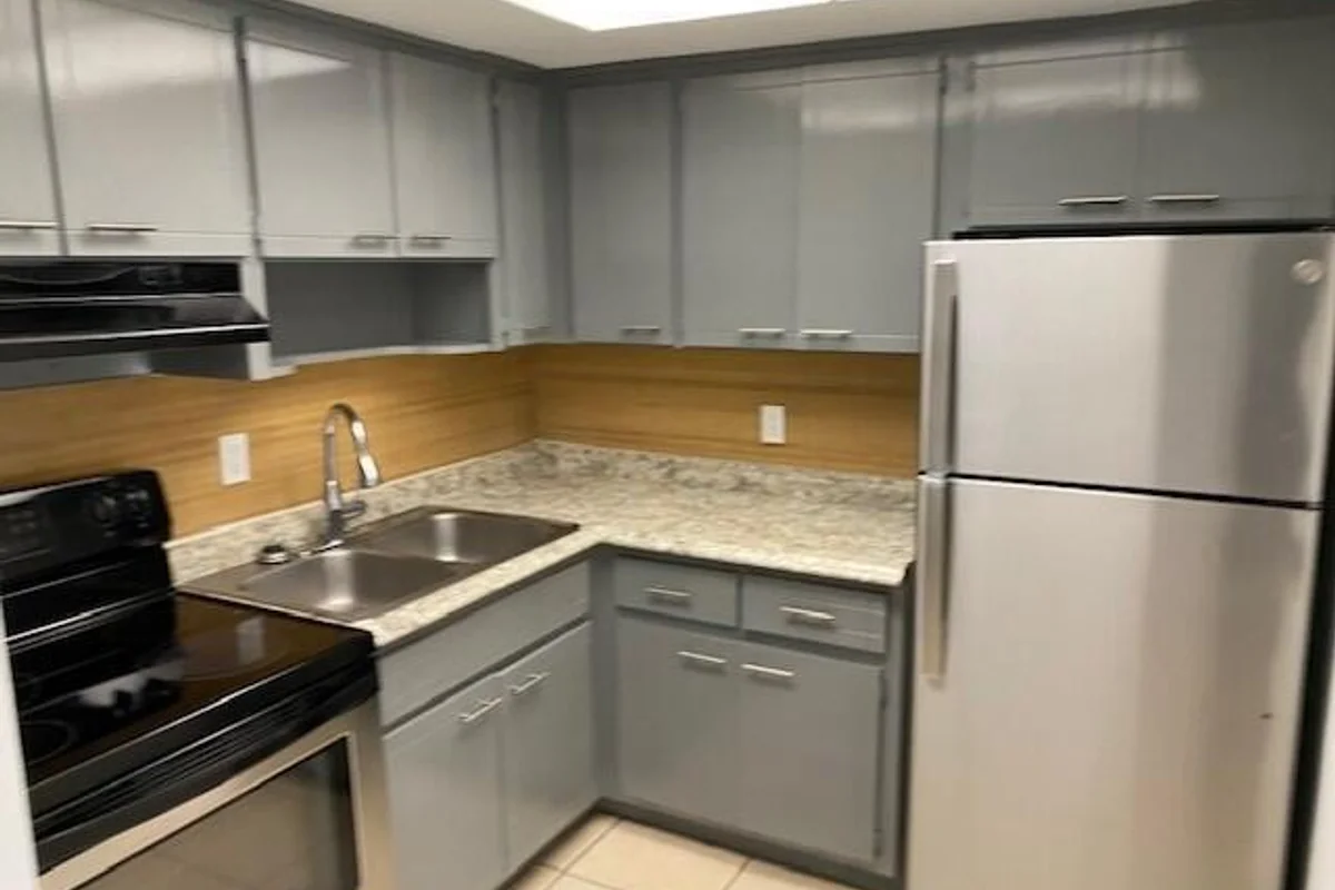 660 Glouchester St #204, Boca Raton: photo 1 of 24