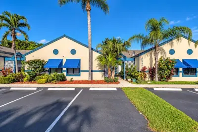 7466 NW 34th St, Lauderhill: photo 1 of 18