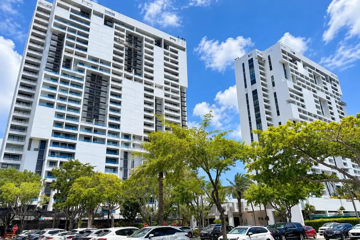 20355 NE 34 Ct #828, Aventura: photo 1 of 9