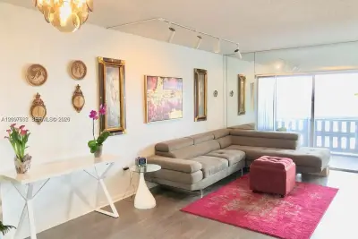 4001 Hillcrest Dr #PH6, Hollywood: photo 1 of 19