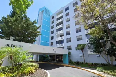 919 Hillcrest Dr #407, Hollywood: photo 1 of 8
