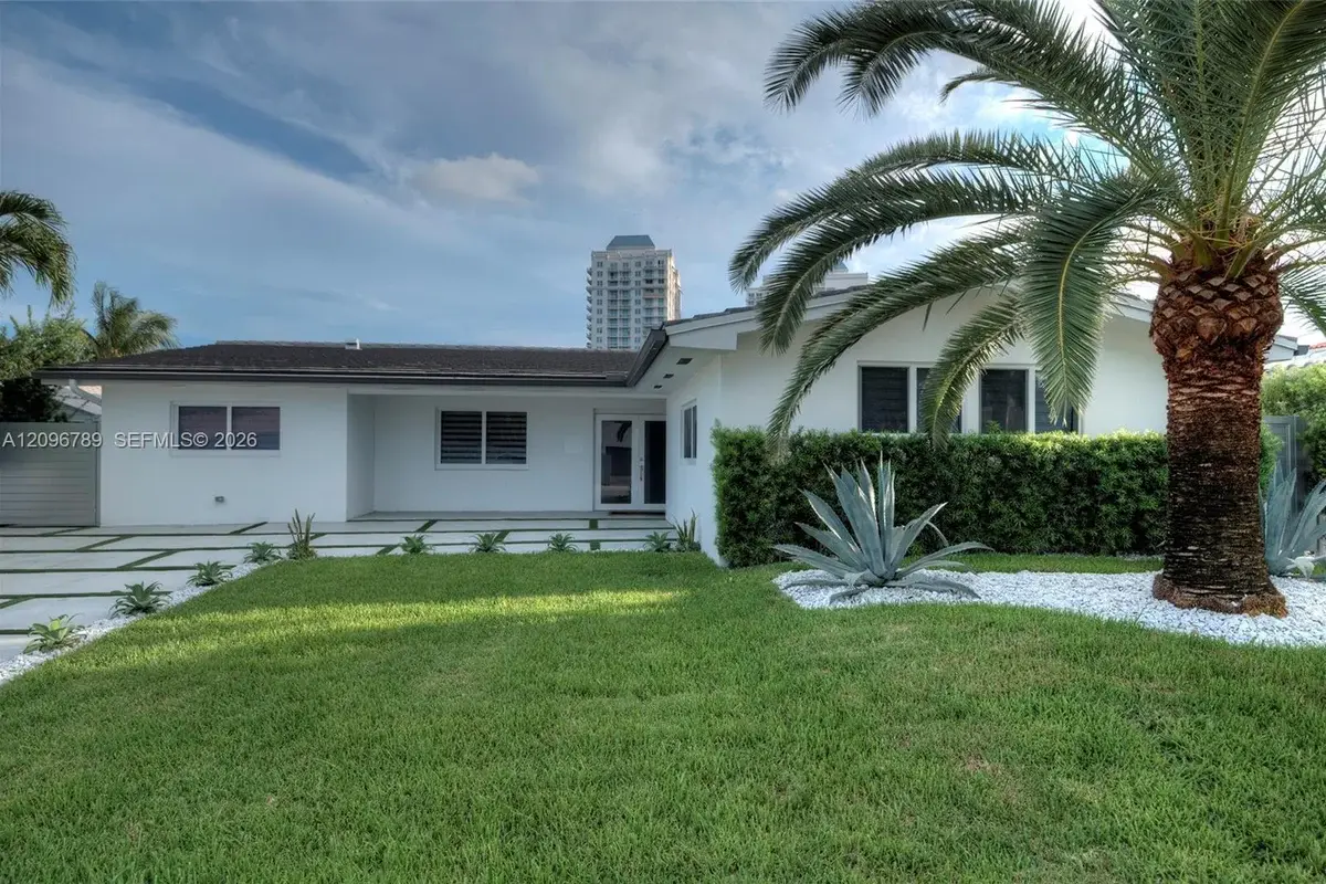 1250 NE 82nd St, Miami: photo 1 of 97