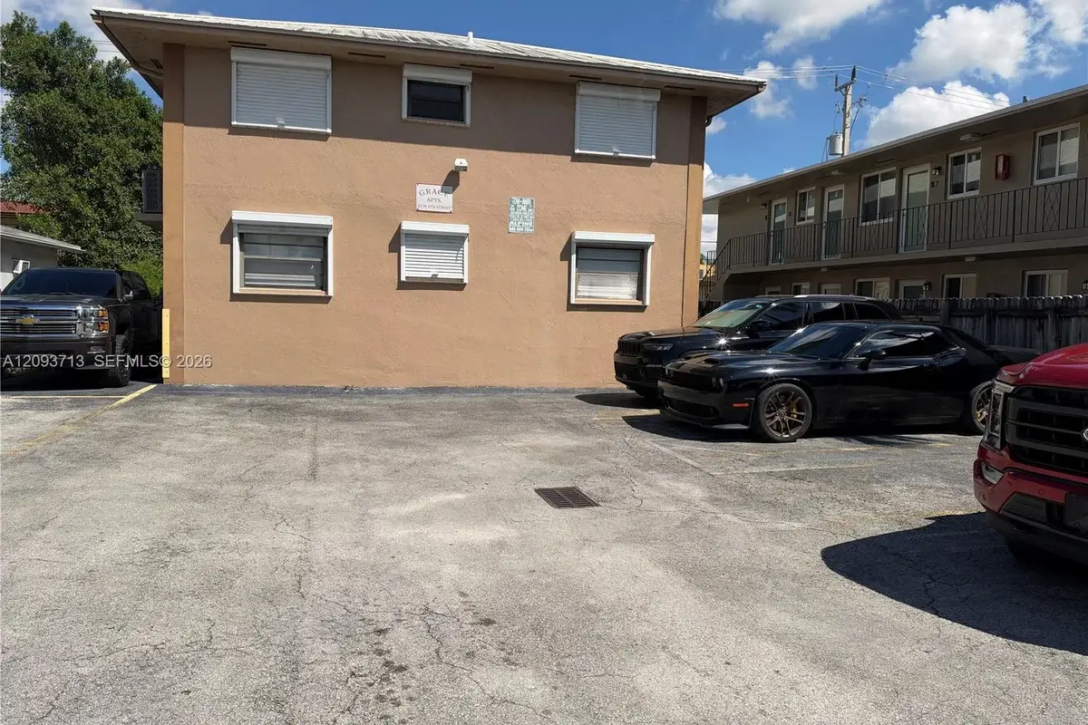 25 W 4th St #201, Hialeah: photo 1 of 10