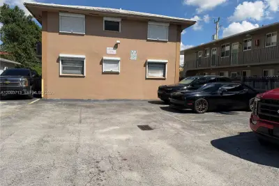 25 W 4th St #201, Hialeah: photo 1 of 10