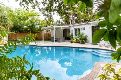 1705 SW 13th Ct, Fort Lauderdale: photo 1 of 44