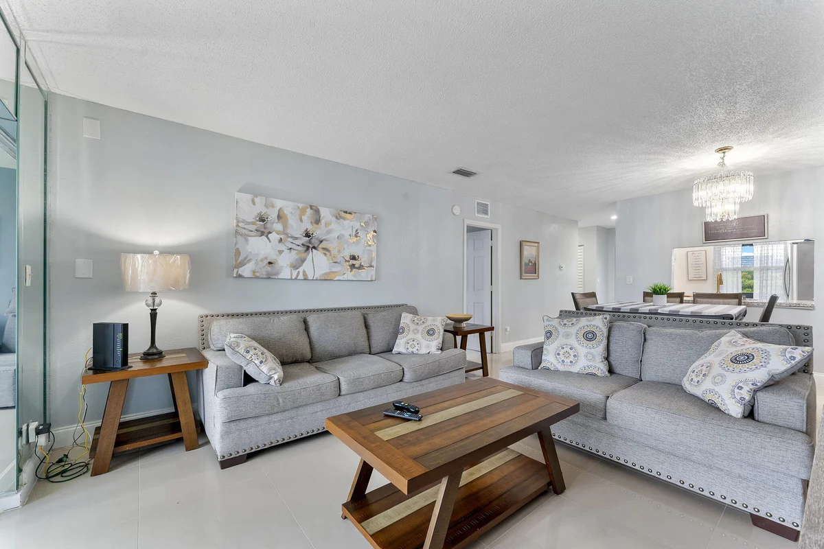 7807 Golf Cir Dr #305, Margate: photo 1 of 34