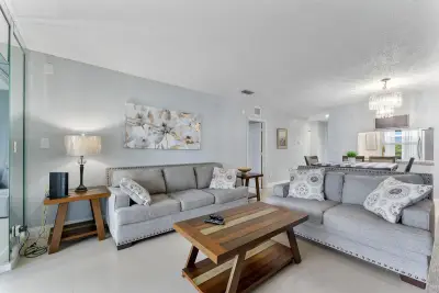 7807 Golf Cir Dr #305, Margate: photo 1 of 34