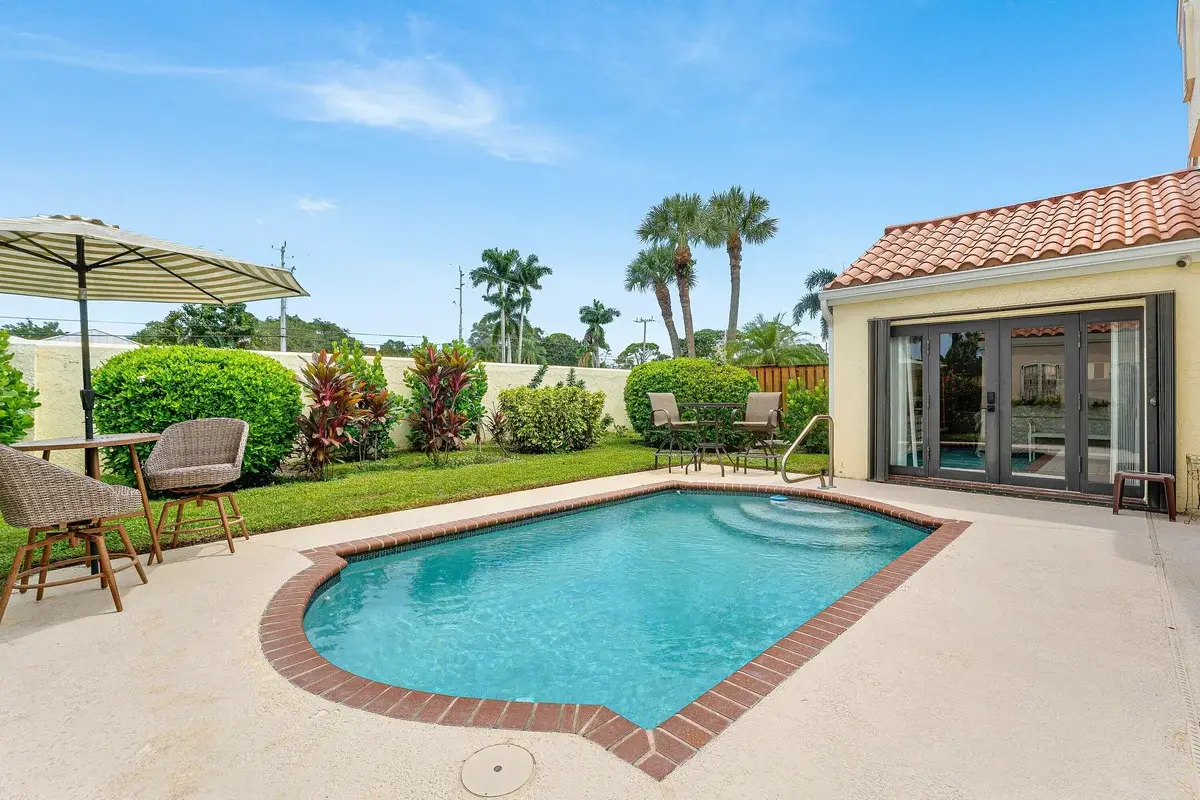2530 La Lique Cir, Palm Beach Gardens: photo 1 of 37