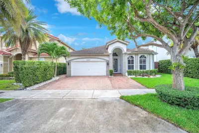 11430 NW 82nd Ter, Doral: photo 1 of 30