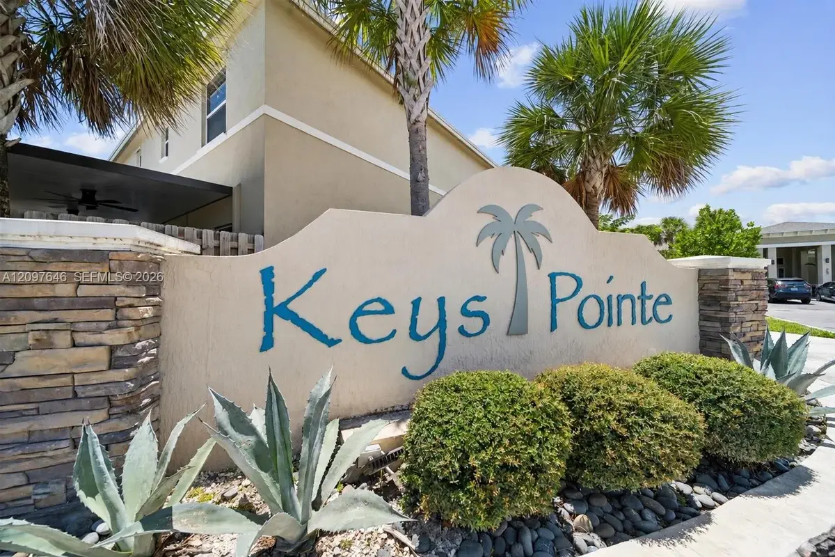 585 NE 5th Pl, Florida City: photo 1 of 25