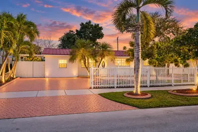 3435 SW 104th Ct, Miami: photo 1 of 8