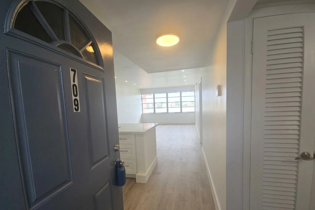 18555 NE 14th Ave #709, Miami: photo 1 of 48