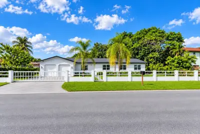2125 NW 179th St, Miami Gardens: photo 1 of 18