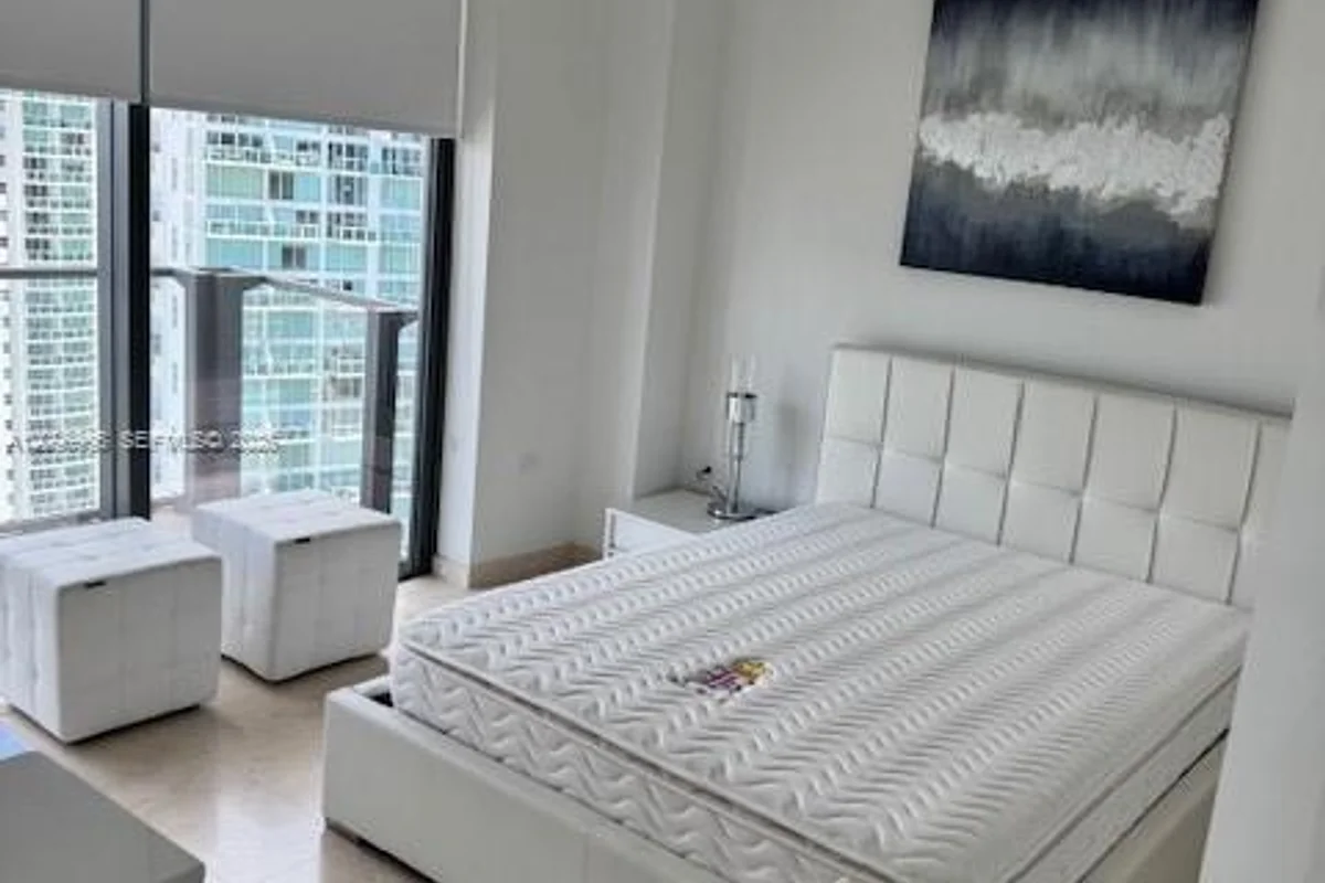 68 SE 6th St #2412, Miami: photo 1 of 19
