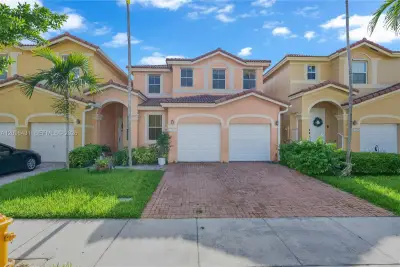 11402 SW 137th Pl, Miami: photo 1 of 38