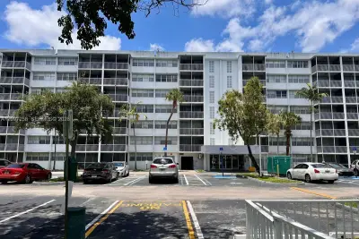 700 NW 214th St #411, Miami Gardens: photo 1 of 20