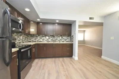 8600 SW 133rd Ave Rd #407, Miami: photo 1 of 10
