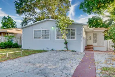 1141 NW 75th St, Miami: photo 1 of 7