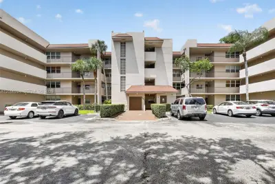 1931 Sabal Palm Dr #203, Davie: photo 1 of 41