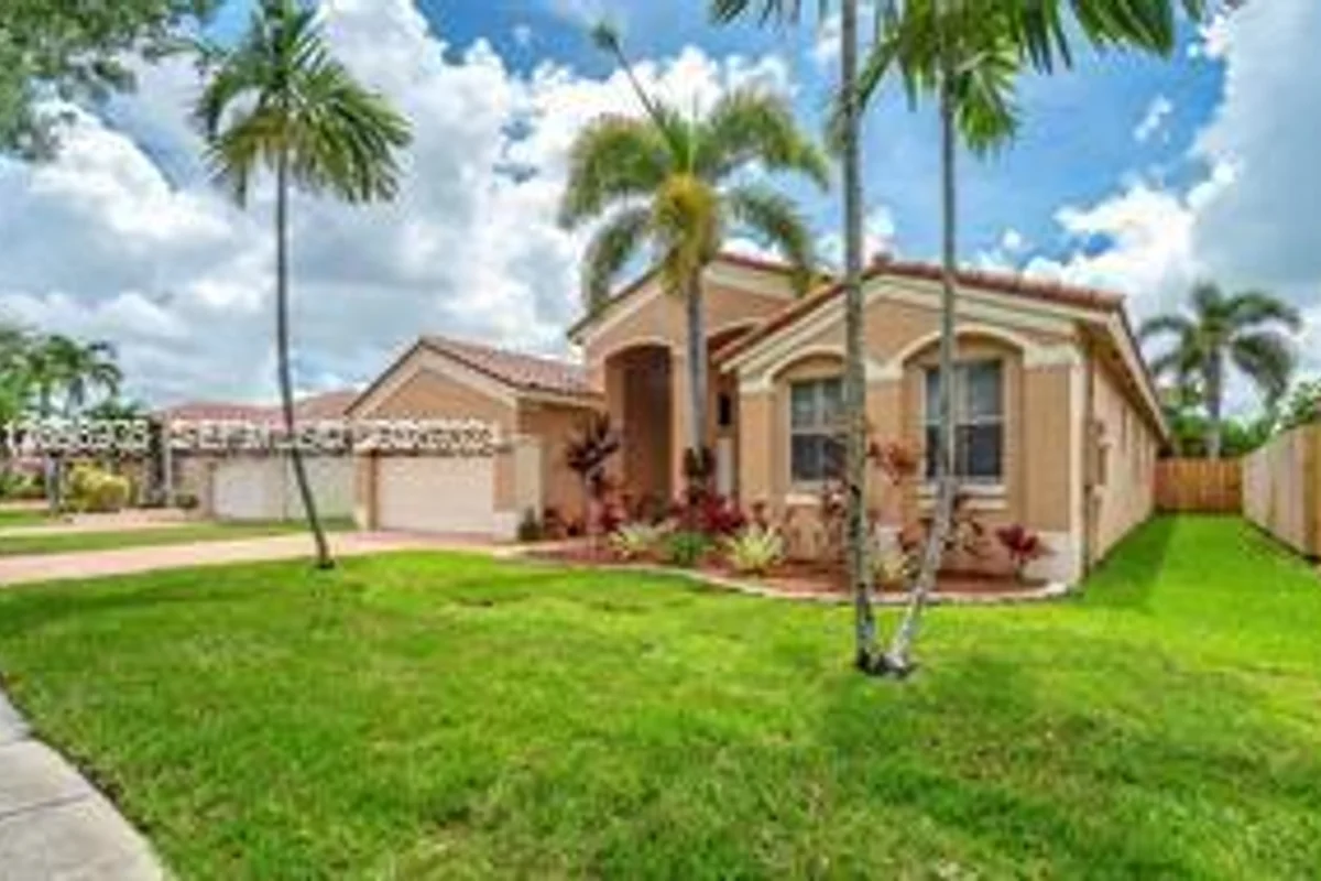 16210 SW 36th St, Miramar: photo 1 of 28