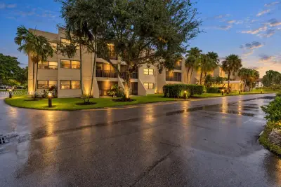 220 Lakeview Dr #205, Weston: photo 1 of 43