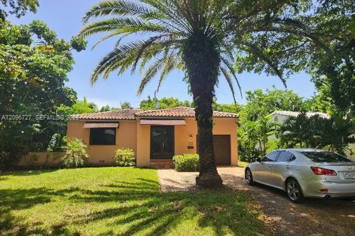 448 Cadagua Ave, Coral Gables: photo 1 of 10