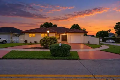 10980 SW 38th St, Miami: photo 1 of 36