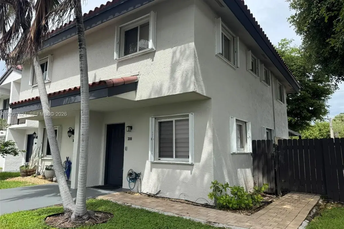 8245 NW 6th Ter #211, Miami: photo 1 of 19