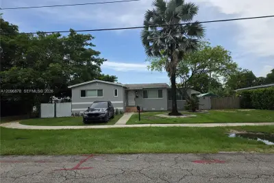 7930 SW 16th St, Miami: photo 1 of 43