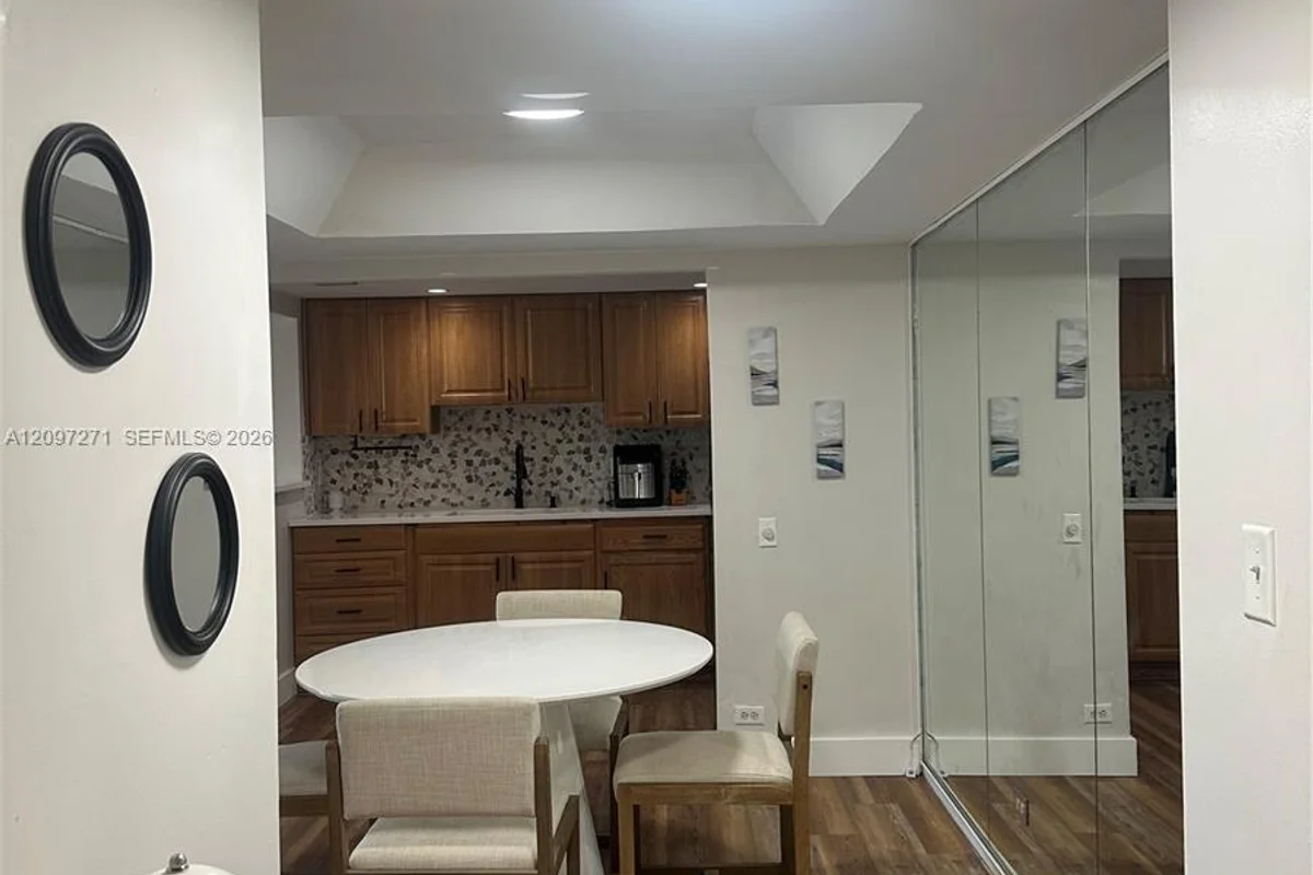 Condo in Lauderhill: photo 1 of 15