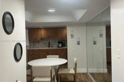 Condo in Lauderhill: photo 1 of 15