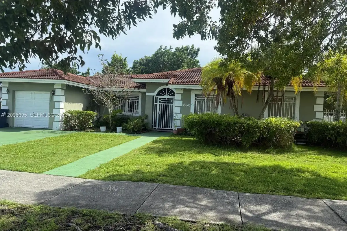 12642 SW 221st St, Miami: photo 1 of 14