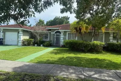12642 SW 221st St, Miami: photo 1 of 14